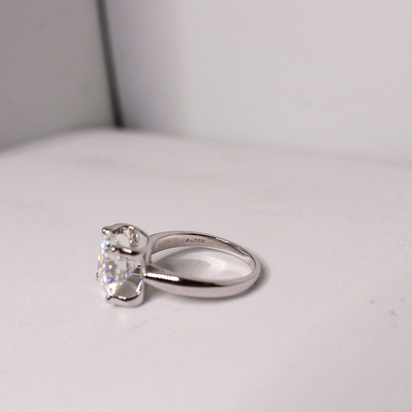 Gorgeous Tension Setting 5CT Moissanite Ring - Picture 4 of 4